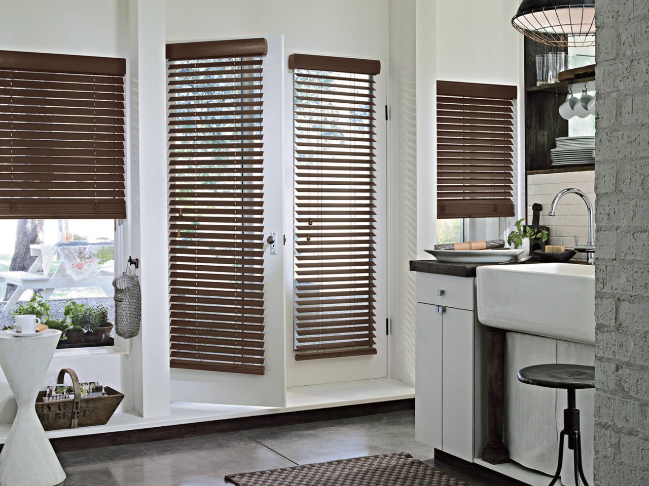 Hunter Douglas sidelight blinds in a home near Kenner, LA